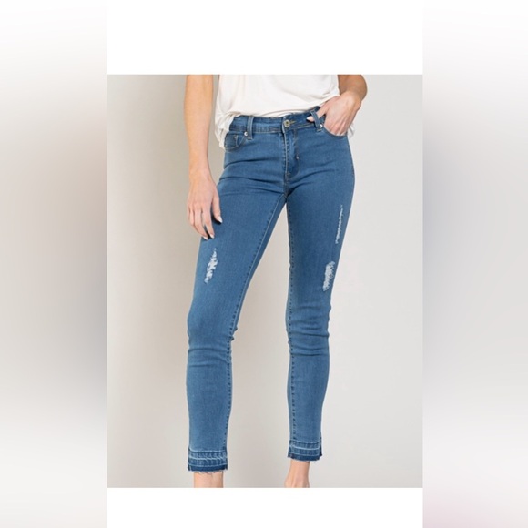 POL Women's Blue Jeans New - Picture 3 of 8